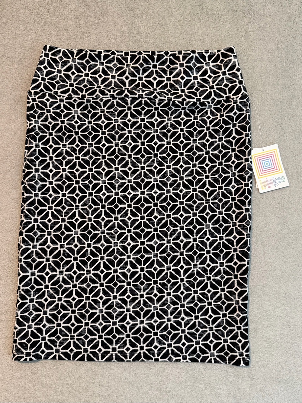 NWT Lularoe Cassie Size L Black White Geometric Abstract Pencil Skirt